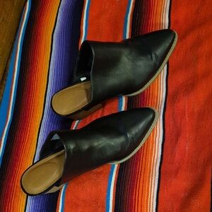 Universal Thread Black Mules Like New